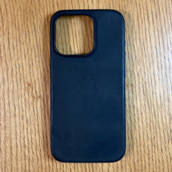 Apple FineWoven Case - Picture 4 of 11